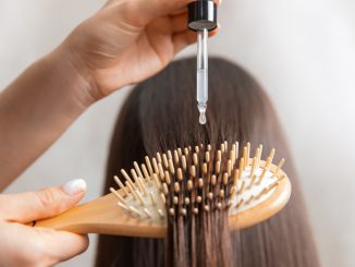 Utiliser l'huile de ricin sur ses cheveux
